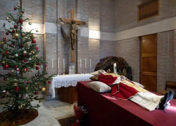 DIFUNDIERON LAS PRIMERAS IMÁGENES DEL CUERPO DE BENEDICTO XVI EN LA CAPILLA ARDIENTE DEL VATICANO&nbsp;