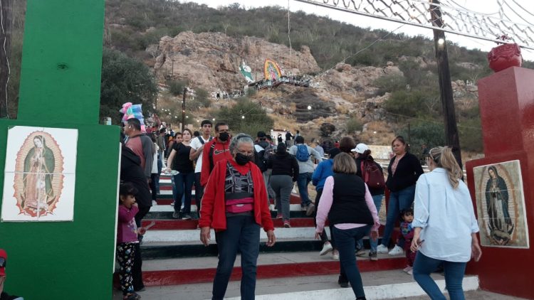 ACUDEN CIENTOS DE FELIFRESES AL CERRO DE LA VIRGEN