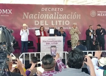FIRMA PRESIDENTE LÓPEZ OBRADOR DECRETO DE NACIONALIZACIÓN DEL LITIO EN BACADÉHUACHI