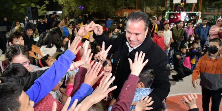 COMPARTE ANTONIO ASTIAZARÁN UNA JORNADA DE DIVERSION CON HABITANTES DEL NORTE DE LA CIUDAD