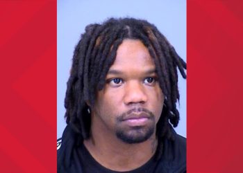 POLICÍA DE GILBERT BUSCA SOSPECHOSO QUE AMENAZÓ A UINA PERSONA CON ARMA DE FUEGO