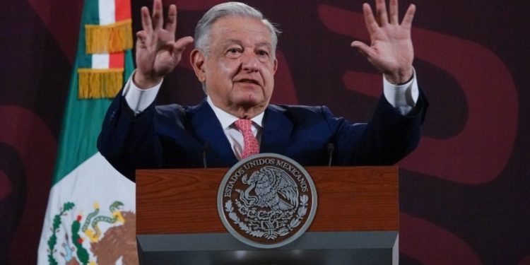 “A México se le respeta”: AMLO al confirmar denuncia a Ecuador ante la CIJ