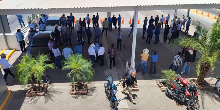 LEVANTAN BLOQUEO CARRETERO DE PRODUCTORES DE TRIGO AL SUR DE SONORA
