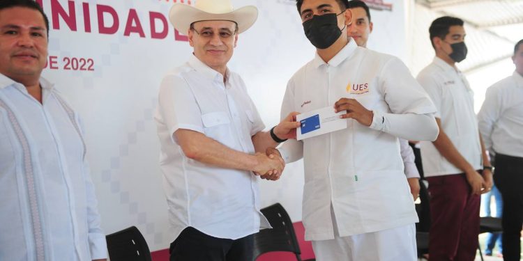 Siempre estaré al lado de las y los estudiantes de mi tierra: gobernador Alfonso Durazo