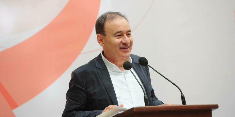 REGULARIZACIÓN VEHÍCULAR DA CERTEZA AL PATRIMONIO DE LAS FAMILIAS Y AYUDA EN EL MEJORAMINETO DE SUS CIUDADES: ALFONSO DURAZO
