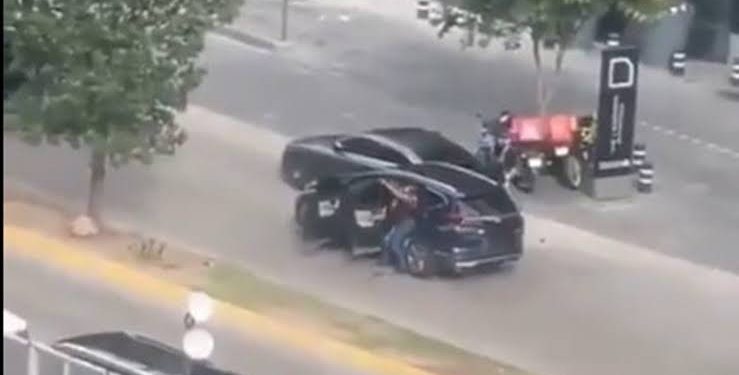 Balacera en zona comercial de Zapopan deja un muerto y tres heridos&nbsp;