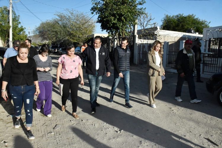 Inicia Toño Astiazarán pavimentación de la calle Bacanora en colonia Insurgentes