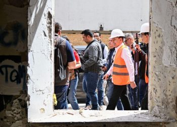 Acompaña Gobernador a locatarios en supervisión de obras de rehabilitación del Mercado Municipal en Hermosillo