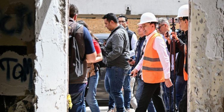 Acompaña Gobernador a locatarios en supervisión de obras de rehabilitación del Mercado Municipal en Hermosillo