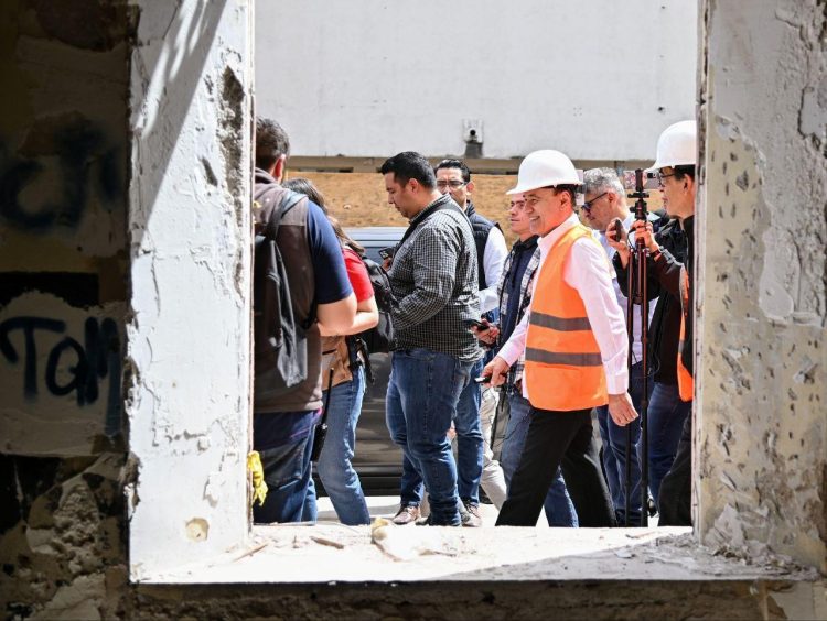 Acompaña Gobernador a locatarios en supervisión de obras de rehabilitación del Mercado Municipal en Hermosillo