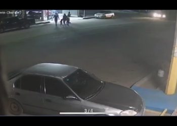 AUTO ARROLLA A FAMILIA AL SUR HERMOSILLO, SOLICITAN AYUDA PARA DAR CON SU PARADERO