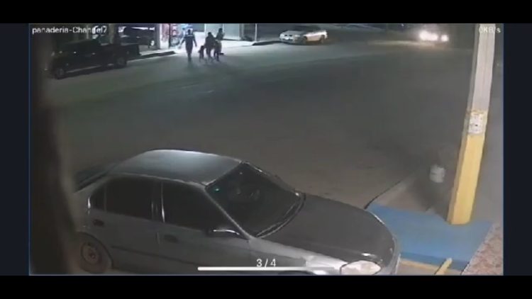 AUTO ARROLLA A FAMILIA AL SUR HERMOSILLO, SOLICITAN AYUDA PARA DAR CON SU PARADERO