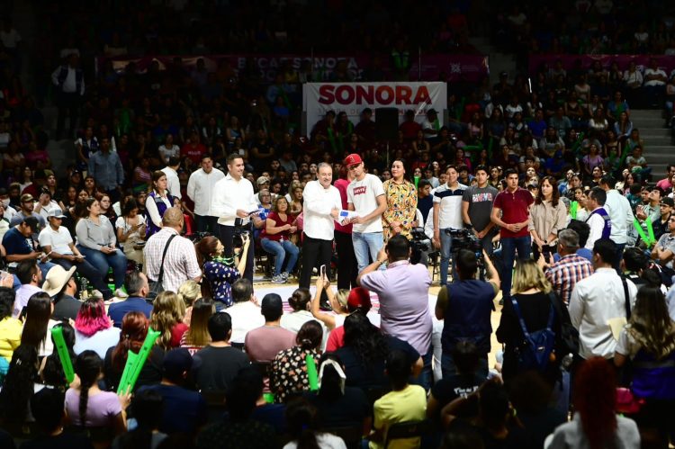 HEMOS GENERADO OPORTUNIDADES PARA DISMINUIR DESERCIÓN ESCOLAR EN UN 5 POR CIENTO: ALFONSO DURAZO