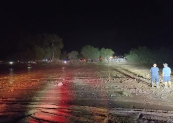 Cuerpos de emergencia rescatan con vida a cinco personas arrastradas en el Río Cabullona