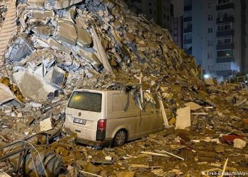 “¿ALGUIEN PUEDE ESCUCHARME?”: TURQUÍA Y SIRIA BUSCAN SOBREVIVIENTES TRAS EL TERREMOTO QUE DEJÓ MÁS DE 3.600 MUERTOS