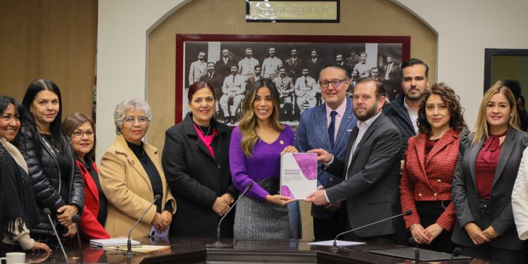 RECIBE CONGRESO PROPUESTAS DE REFRORMA A LEY DE PARTICIPACIÓN CIUDADANA POR EL IEE