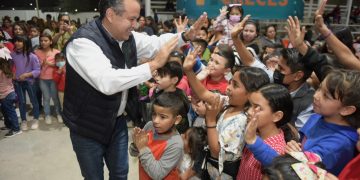 CONSTRUYE ANTONIO ASTIAZARÁN COMUNIDAD EN POSADA CRECES EN CENTRO HÁBITAT SOLIDARIDAD 1