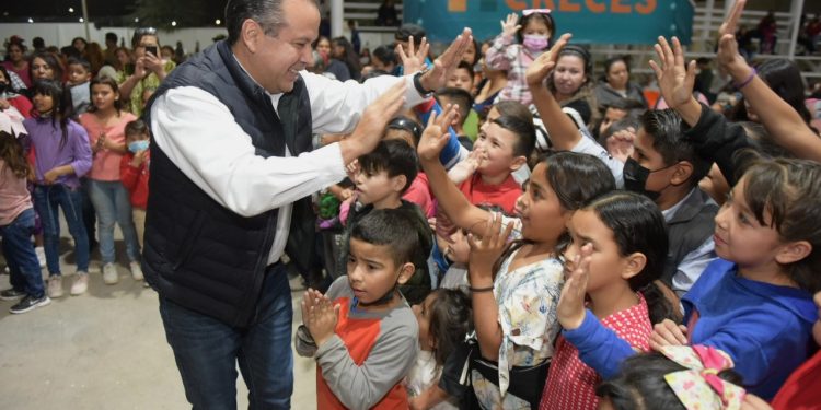 CONSTRUYE ANTONIO ASTIAZARÁN COMUNIDAD EN POSADA CRECES EN CENTRO HÁBITAT SOLIDARIDAD 1