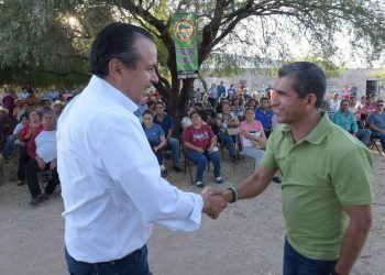SE REÚNE TOÑO ASTIAZARÁN CON INTEGRANTES DE LA UNIÓN DE USUARIOS DE HERMOSILLO A.C.