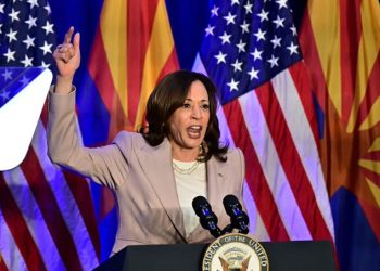 En Tucson, Arizona Kamala Harris ataca a Trump: 'Quiere regresar EEUU a 1800' en materia de aborto