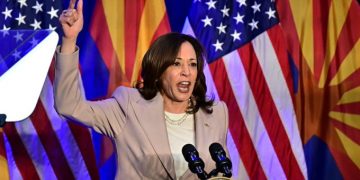 En Tucson, Arizona Kamala Harris ataca a Trump: 'Quiere regresar EEUU a 1800' en materia de aborto
