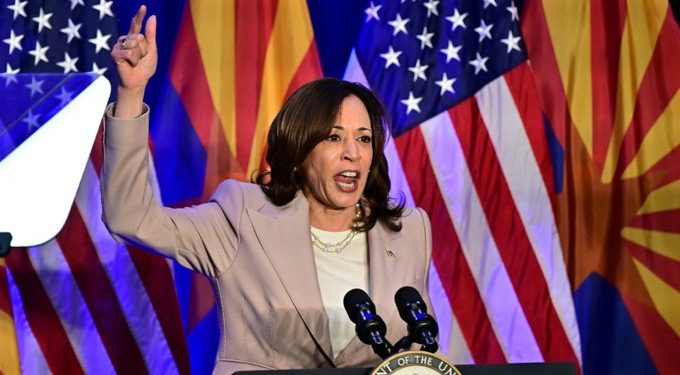 En Tucson, Arizona Kamala Harris ataca a Trump: 'Quiere regresar EEUU a 1800' en materia de aborto