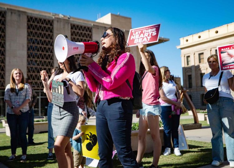 El Senado de Arizona parece dispuesto a eliminar la casi prohibición del aborto de 1864, pero no la Cámara