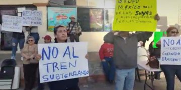 ¡No al tren en Nogales! Se manifiestan inconformes con pancartas