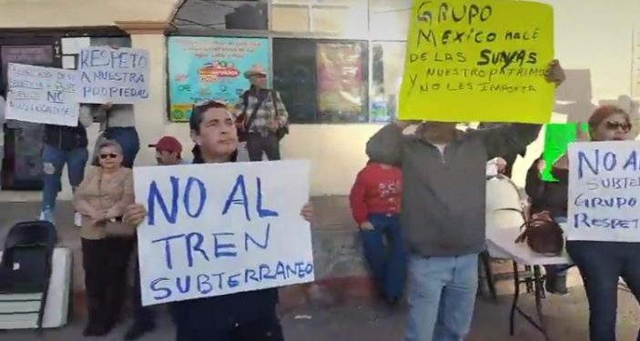¡No al tren en Nogales! Se manifiestan inconformes con pancartas