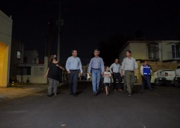 Ahora en Valle Bonito entrega Toño Astiazarán recarpeteo de calle