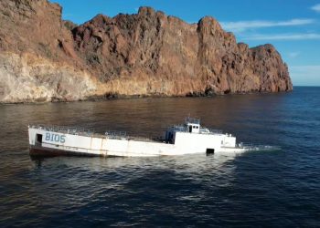 Realizan ceremonia de hundimiento del ex buque Suchiate BI-05