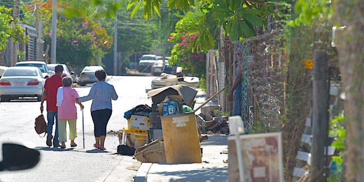 Gobierno Municipal realiza Jornada de Descacharre en la colonia 4 de Marzo