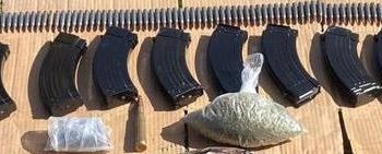 LOCALIZAN POLICÍA ESTATAL Y SEDENA CARGADORES, CARTUCHOS Y NARCOTICOS EN OPERATIVO EN GENERAL PLUTARCO ELÍAS CALLES