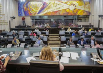 PRESENTAN INICIATIVAS CON PROYECTOS DE LEY Y DE DECRETO EN SESIÓN DEL CONGRESO