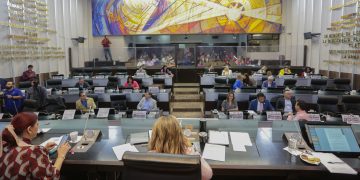 PRESENTAN INICIATIVAS CON PROYECTOS DE LEY Y DE DECRETO EN SESIÓN DEL CONGRESO