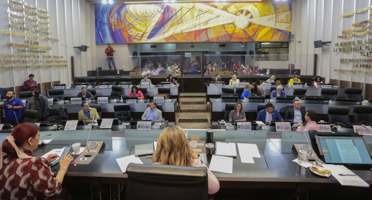 PRESENTAN INICIATIVAS CON PROYECTOS DE LEY Y DE DECRETO EN SESIÓN DEL CONGRESO