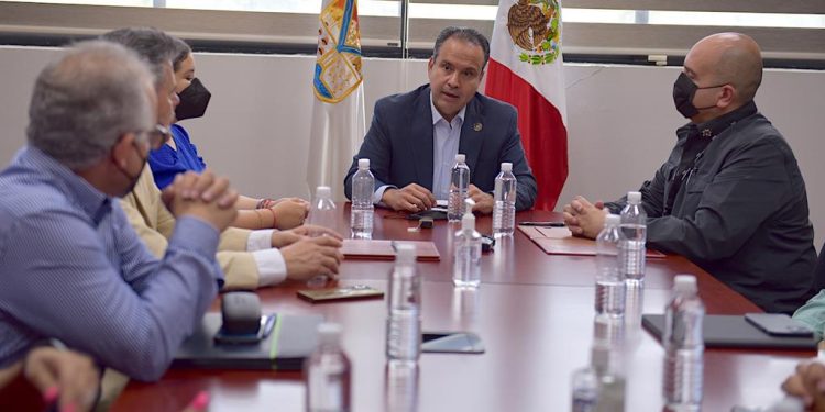 FORMALIZA ALCALDE DE HERMOSILLO QUE POLICÍAS MUNICIPALES ESTUDIEN EN CONDICIONES PREFERENCIALES