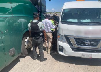GUARDIA NACIONAL Y EL INM AUXILIAN A 520 PERSONAS MIGRANTES EN CARRETERAS DE SONORA