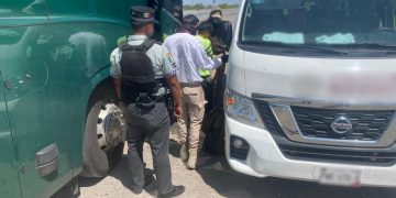 GUARDIA NACIONAL Y EL INM AUXILIAN A 520 PERSONAS MIGRANTES EN CARRETERAS DE SONORA