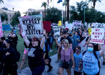 Propuesta busca que el derecho al aborto sea constitucional en Arizona