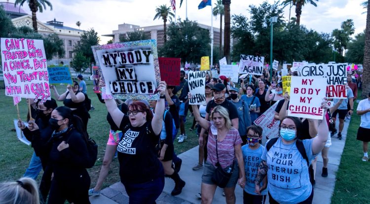 Propuesta busca que el derecho al aborto sea constitucional en Arizona