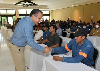 Establece Antonio Astiazarán compromisos con personal de Agua de Hermosillo