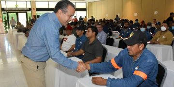 Establece Antonio Astiazarán compromisos con personal de Agua de Hermosillo