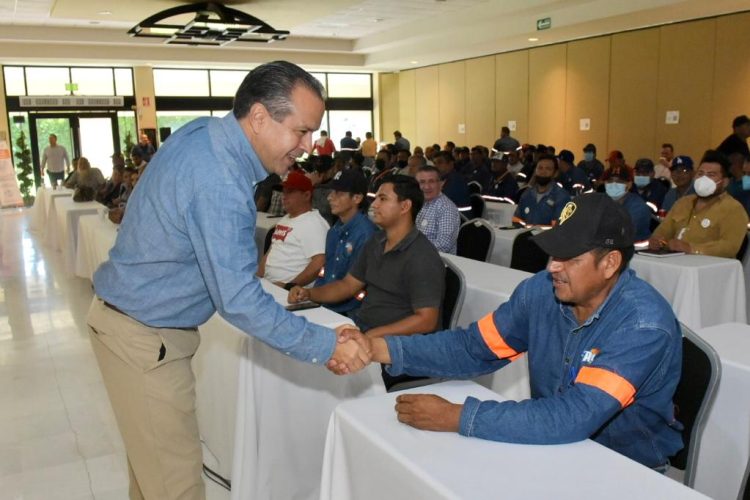 Establece Antonio Astiazarán compromisos con personal de Agua de Hermosillo