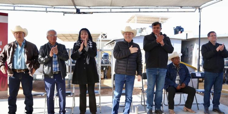 Entrega gobernador Durazo equipo pesquero en beneficio de 600 familias de Bahía de Lobos&nbsp;