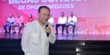 BENEFICIA GOBERNADOR DURAZO A HABITANTES DE GUAYMAS CON ENTREGA DE BECAS Y BANDERAZO DE OBRAS DE MODERNIZACIÓN&nbsp;
