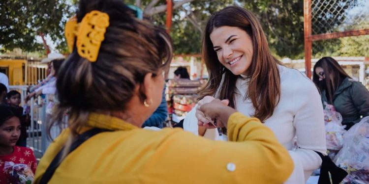 CELEBRA DIF HERMOSILLO EL DÍA DE REYES CON FAMILIAS DE LA VICTORIA