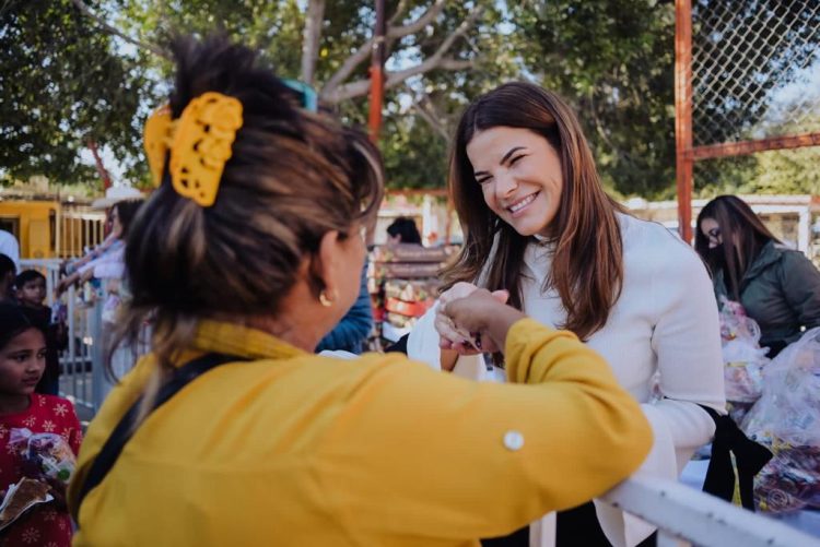 CELEBRA DIF HERMOSILLO EL DÍA DE REYES CON FAMILIAS DE LA VICTORIA