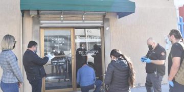 PREVIO CATEO, SE EJECUTARON ÓRDENES DE APREHENSIÓN A NOTARIO PÚBLICO EN HERMOSILLO POR SU PROBABLE PARTICIPACIÓN EN EL DELITO DE FRAUDE ESPECÍFICO, Y A UNA MUJER EN CALIDAD DE COAUTORA