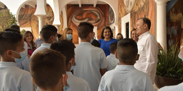 La educación abre muchas oportunidades: gobernador Alfonso Durazo a niñas y niños Jineseki
